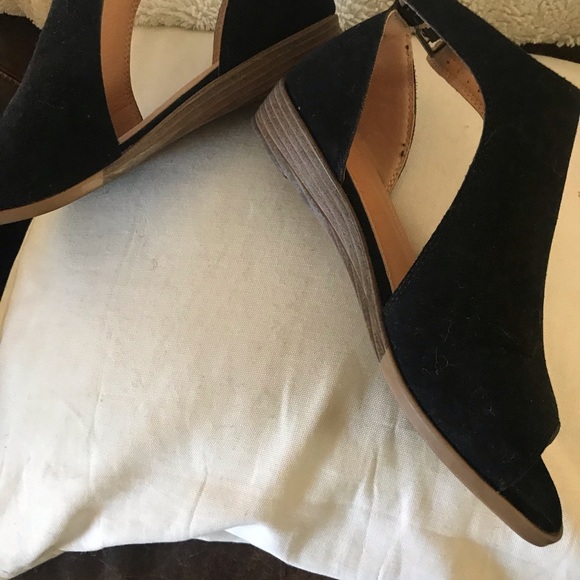 Sandals - Picture 2 of 2